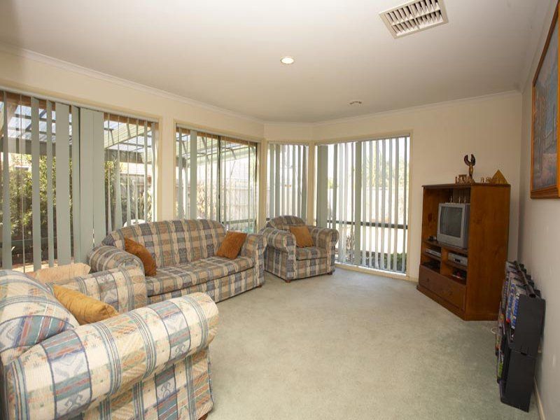24 Andrew Chirnside, Seabrook - Thumbnail 4