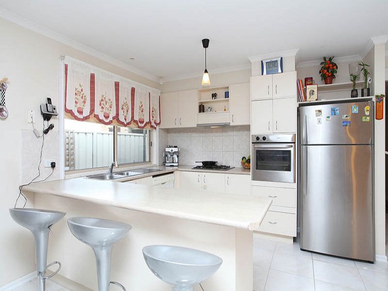 40 Milburn Circuit, Caroline Springs - Thumbnail 3
