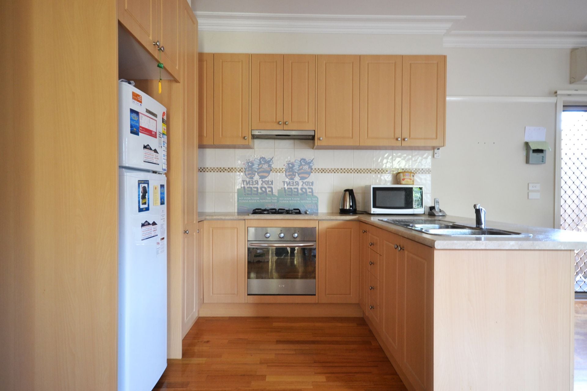 BRIGHT, SPACIOUS & IMMACULATLEY PRESENTED