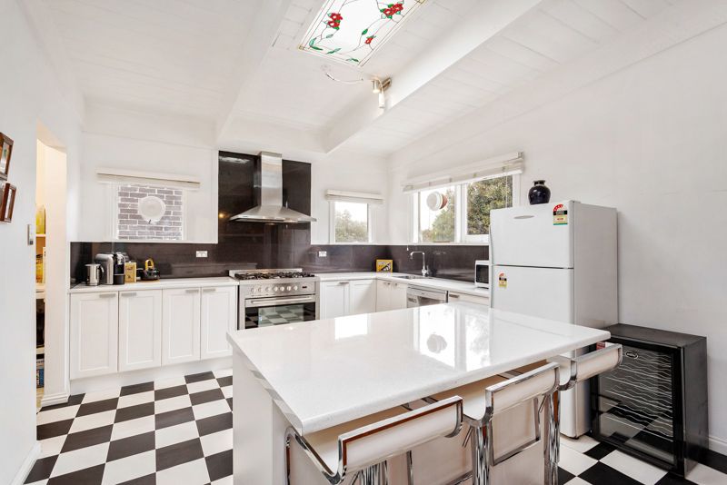 39 Hampton Parade, West Footscray - Thumbnail 3