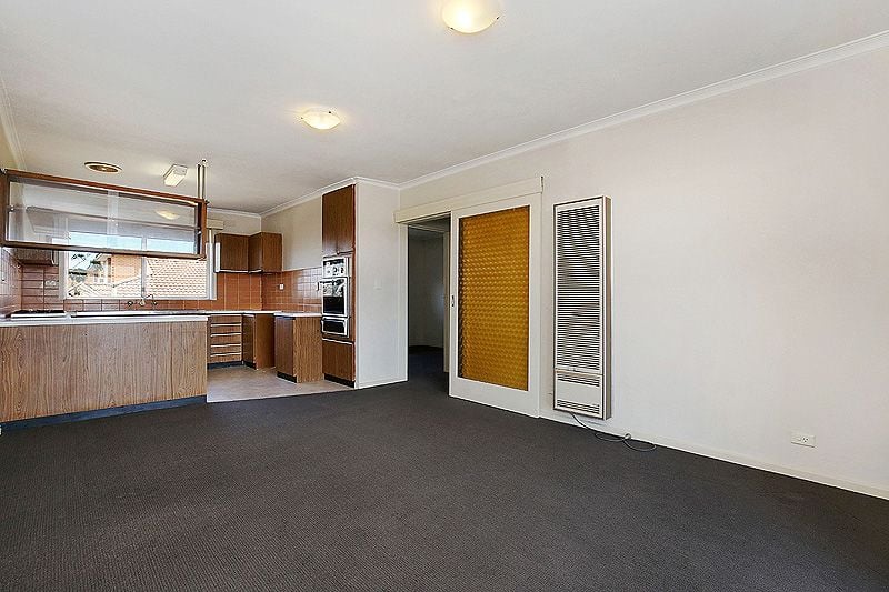 Two Bedroom Apartment in Quiet Street!