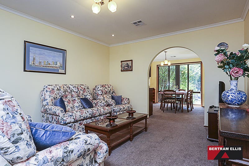 7 Kidman Close, Kambah - Thumbnail 2