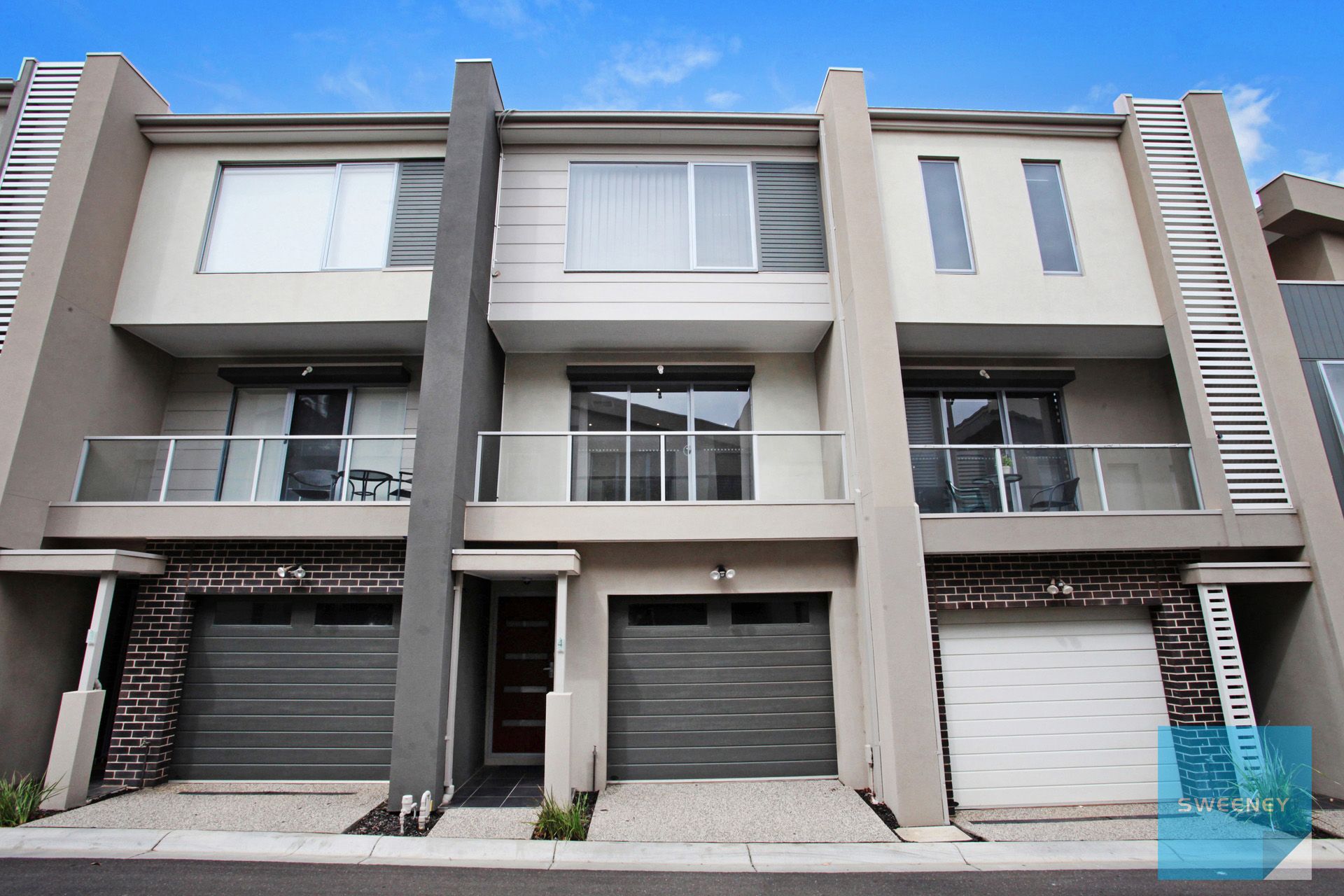 4/69-77 Lancefield Drive, Caroline Springs - Thumbnail 2