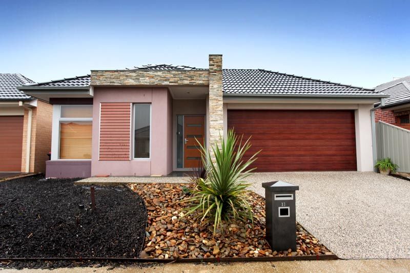 11 Rutherglen Way