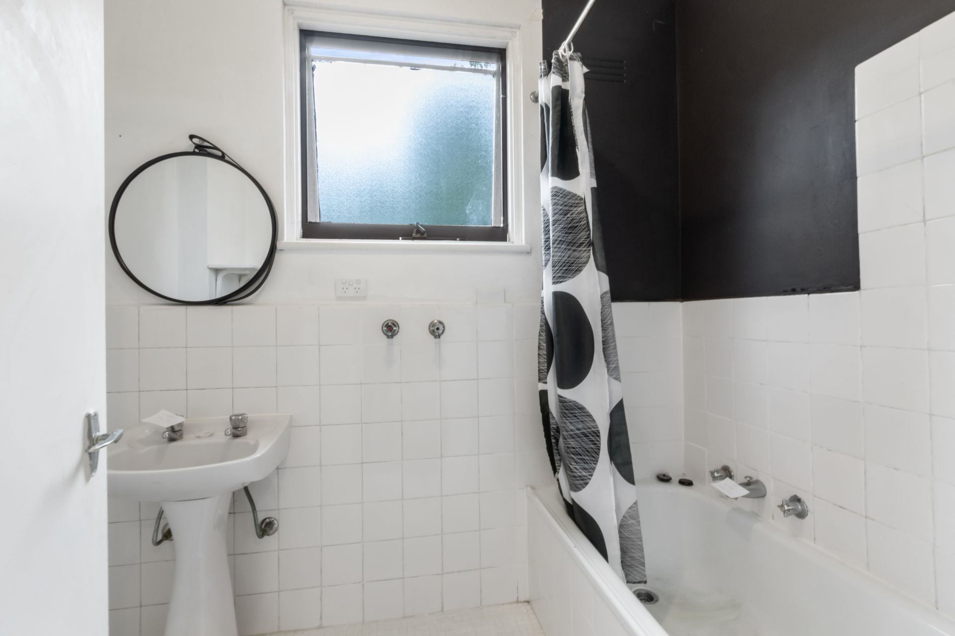 Large one bedroom apartment.
