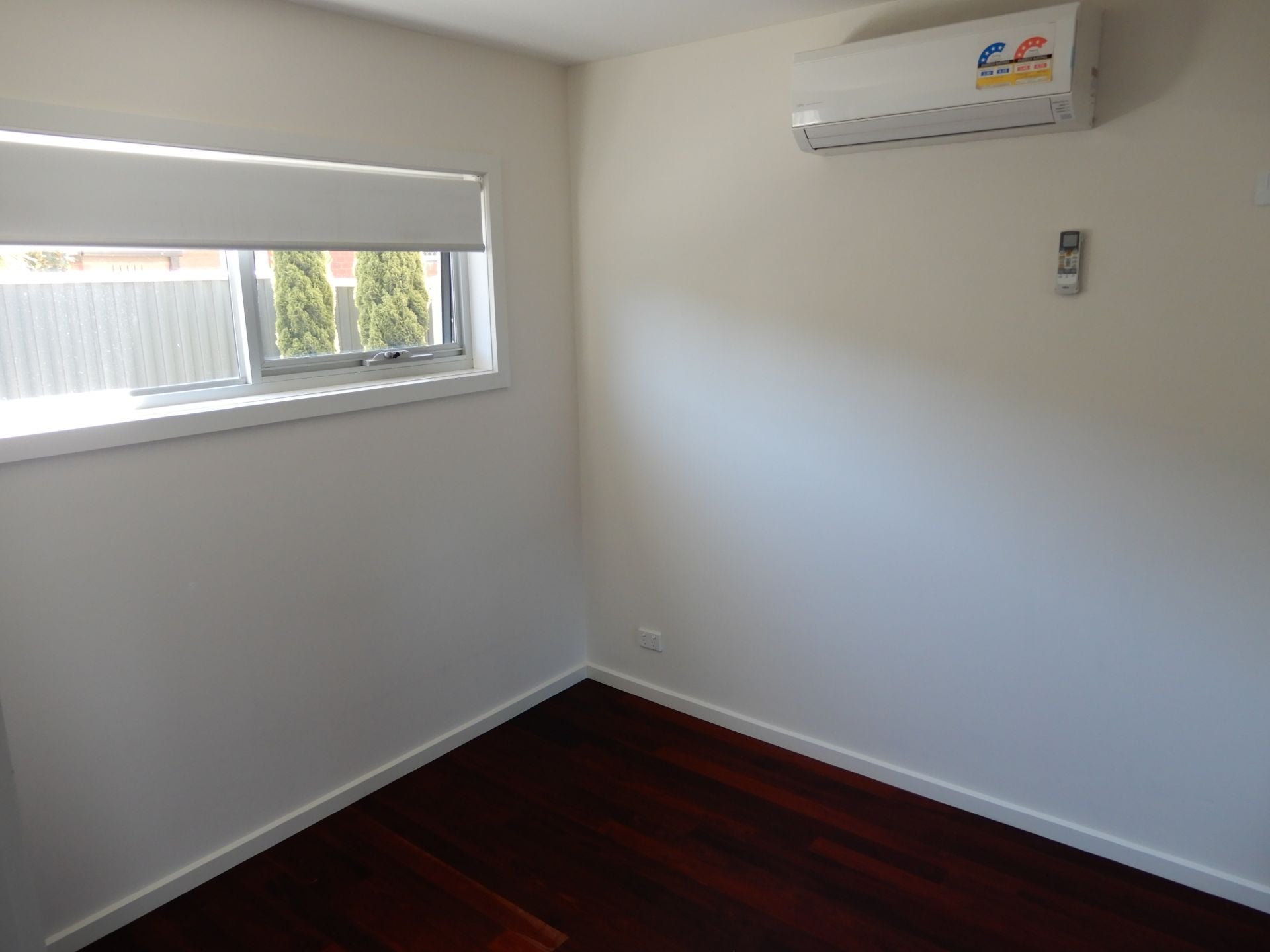 Neat townhouse - one week's free rent!