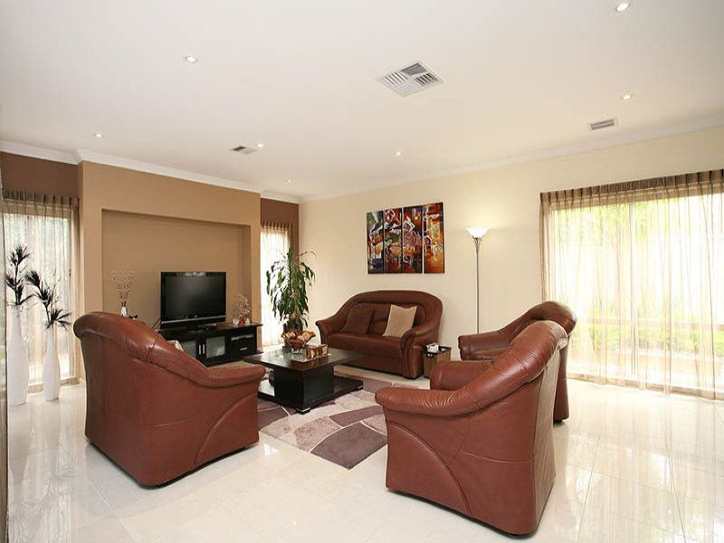1 Tyrell Walk, Caroline Springs - Thumbnail 5