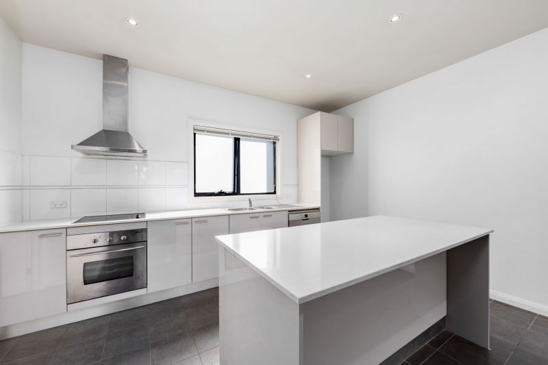 10/321 Orrong Road, St Kilda East - Thumbnail 2