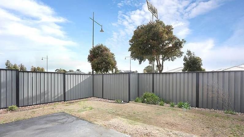 SPACIOUS FAMILY HOME WITH DUAL LIVING AREAS!