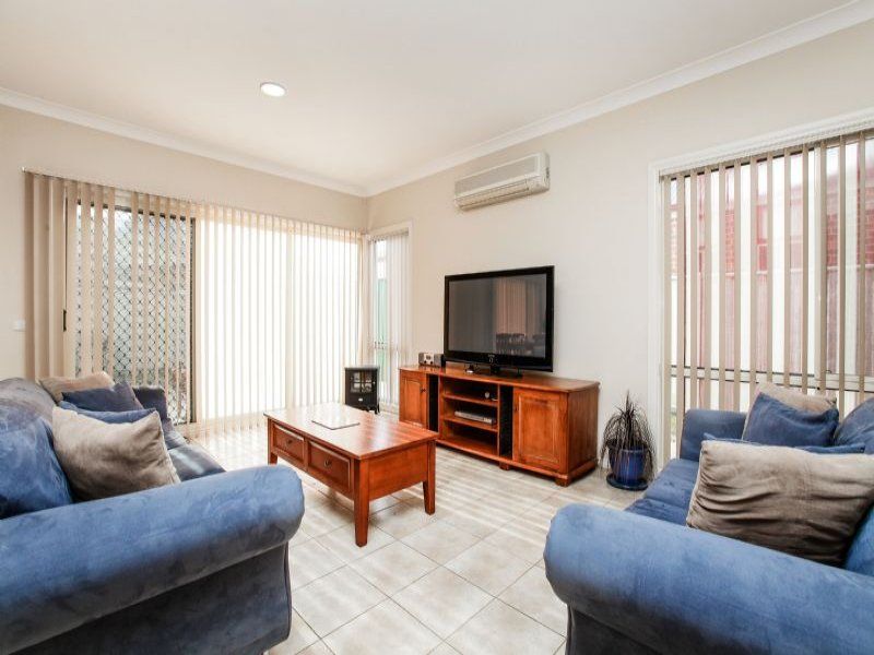 6 Blenheim Way, Caroline Springs - Thumbnail 5