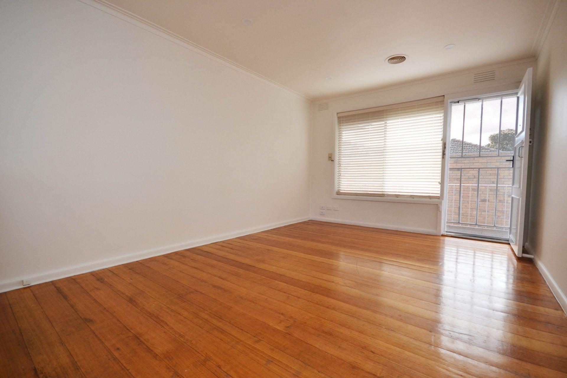 Spacious Reservoir Living