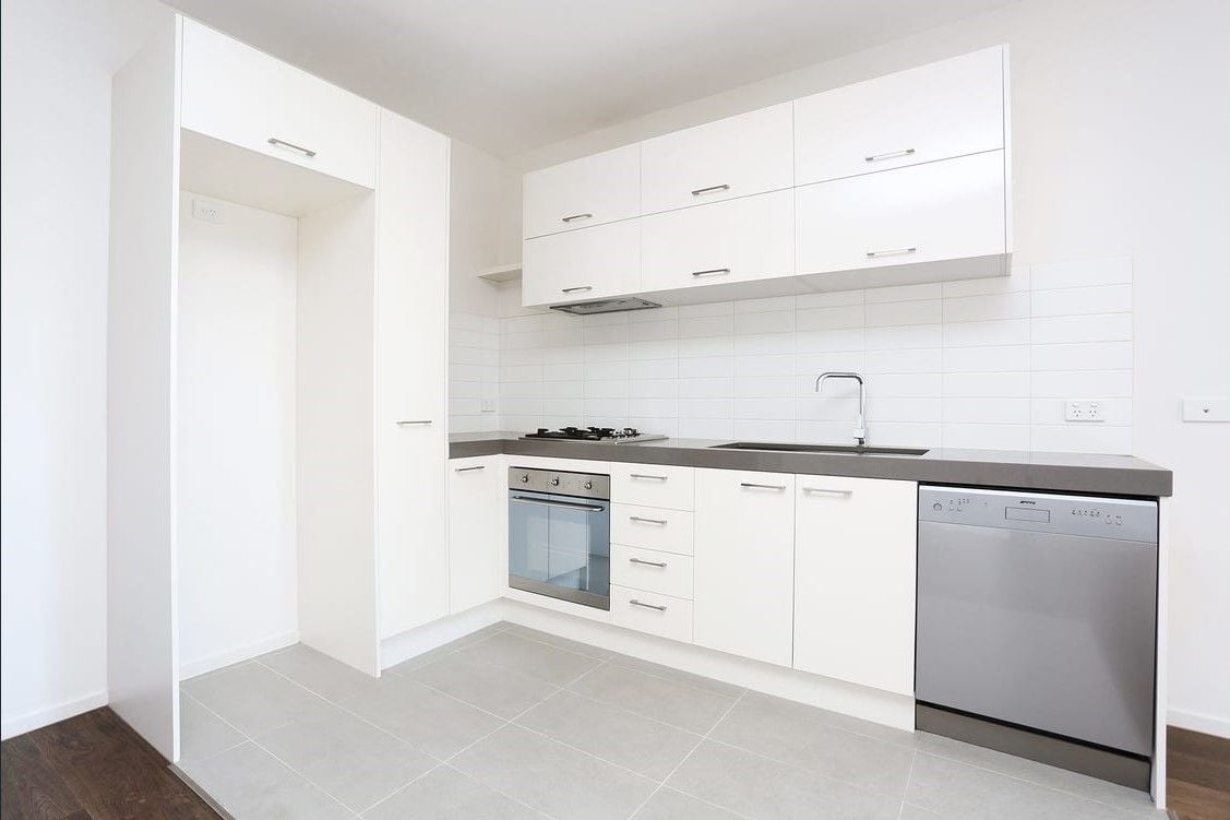 Tri-level, 2-bedroom townhouse!