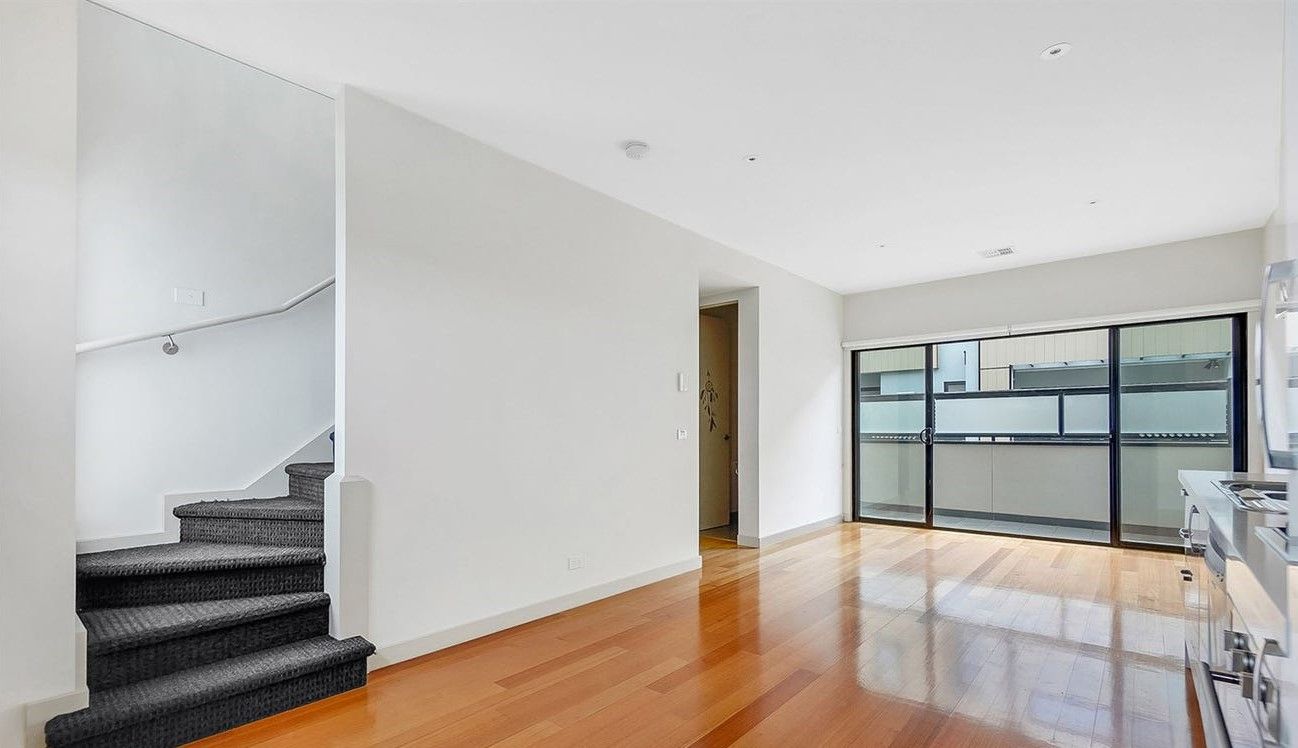 Tri Level Townhouse!
