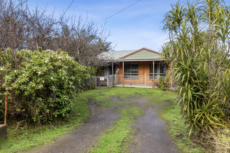 9 Sarsfield Street Separation Creek VIC, Separation Creek - Thumbnail 2