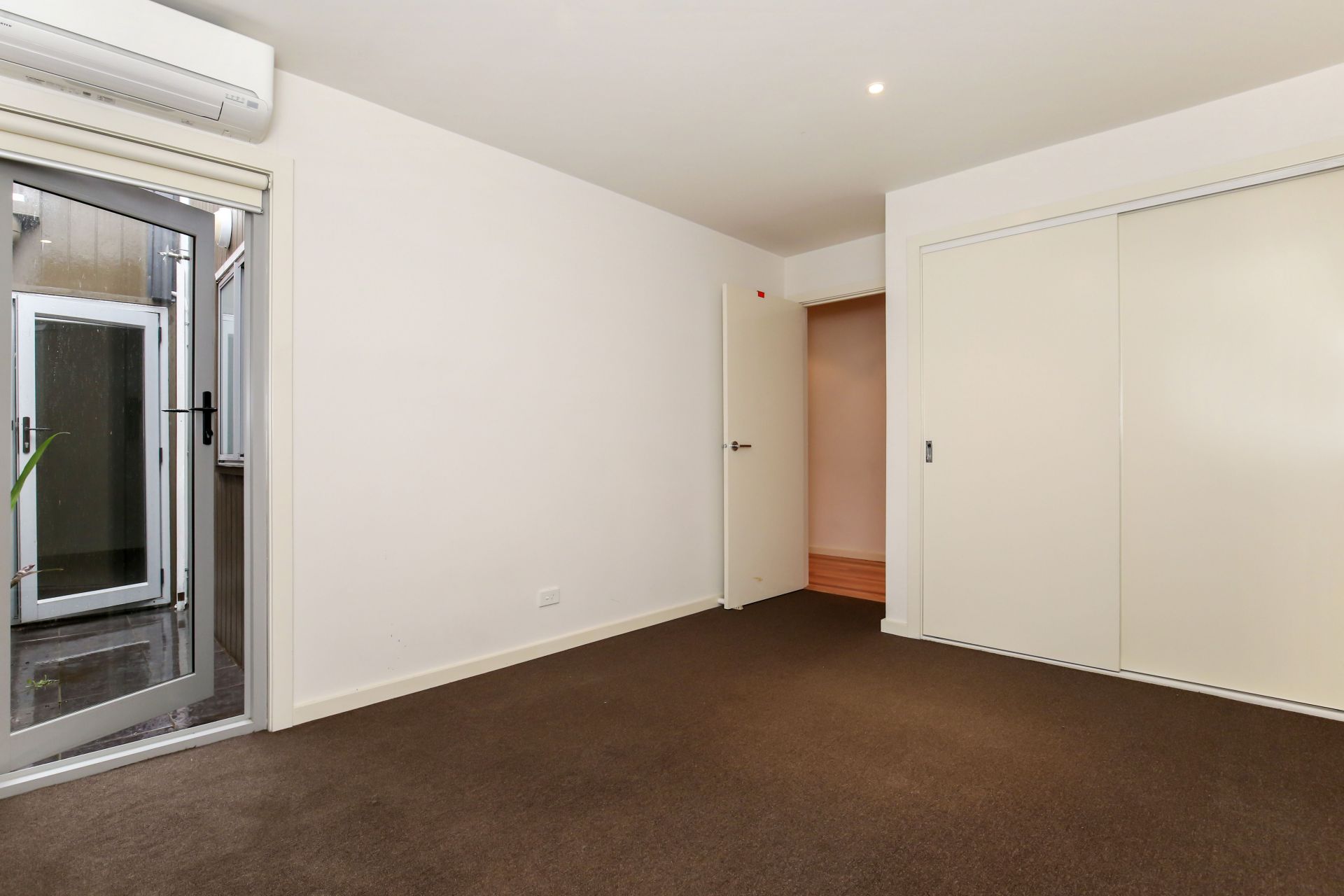 Real Estate For Lease 2/21 Gilbert Road Preston , VIC