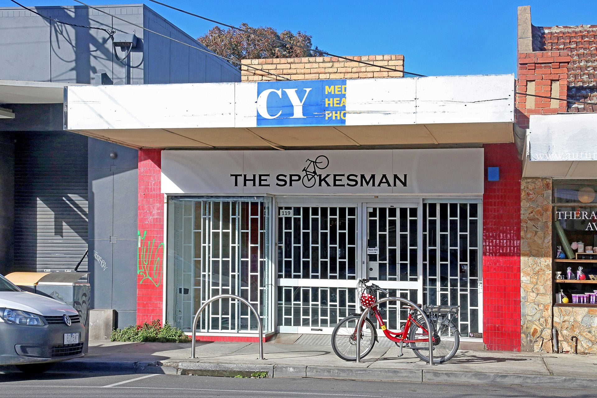 RETAIL SHOP/OFFICE IN BUSY SHOPPING STRIP  ***UNDER OFFER**