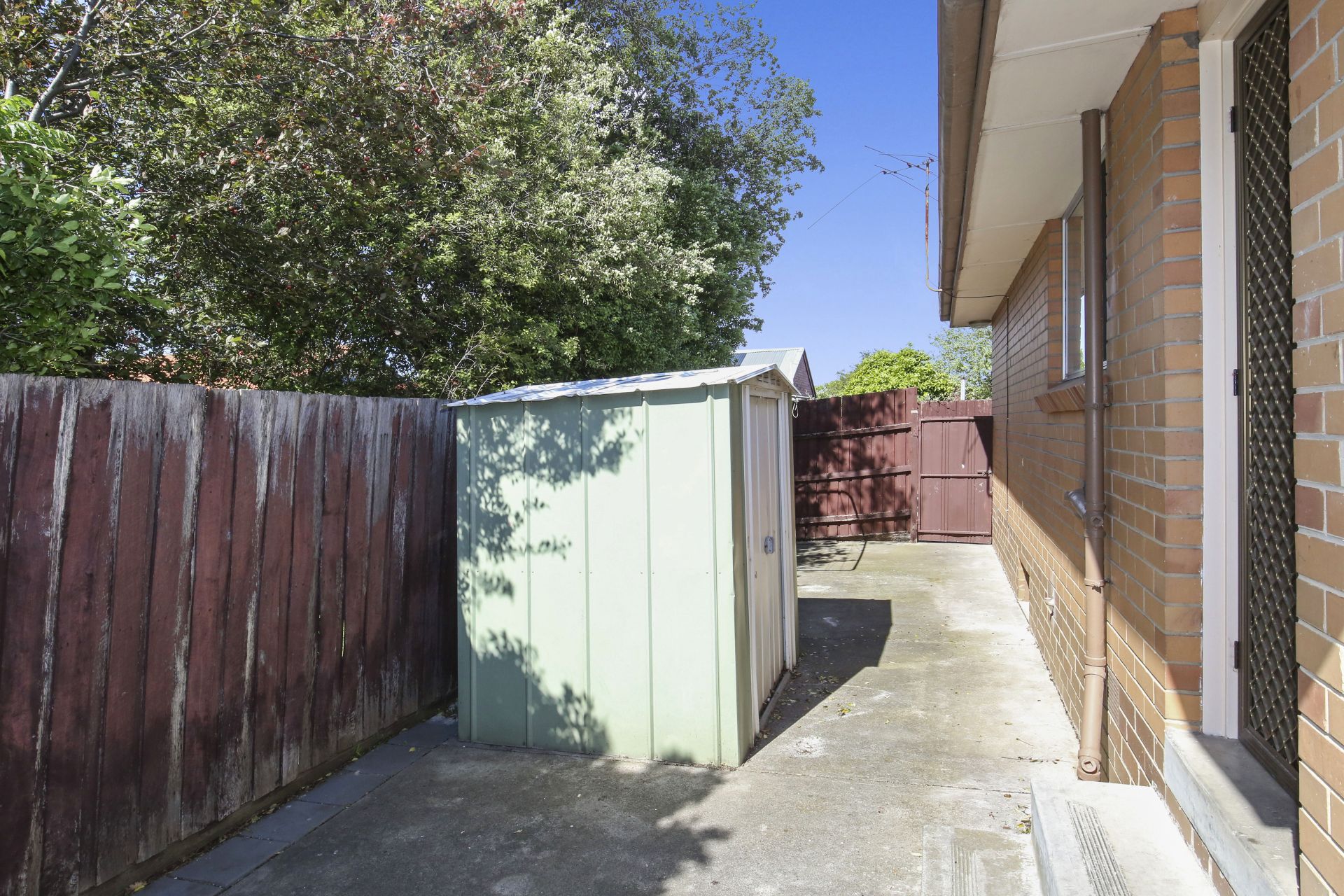 NEAT TWO BEDROOM UNIT!