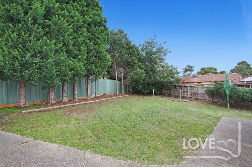IDEALLY LOCATED TO ALL AMENITIES ! ! !