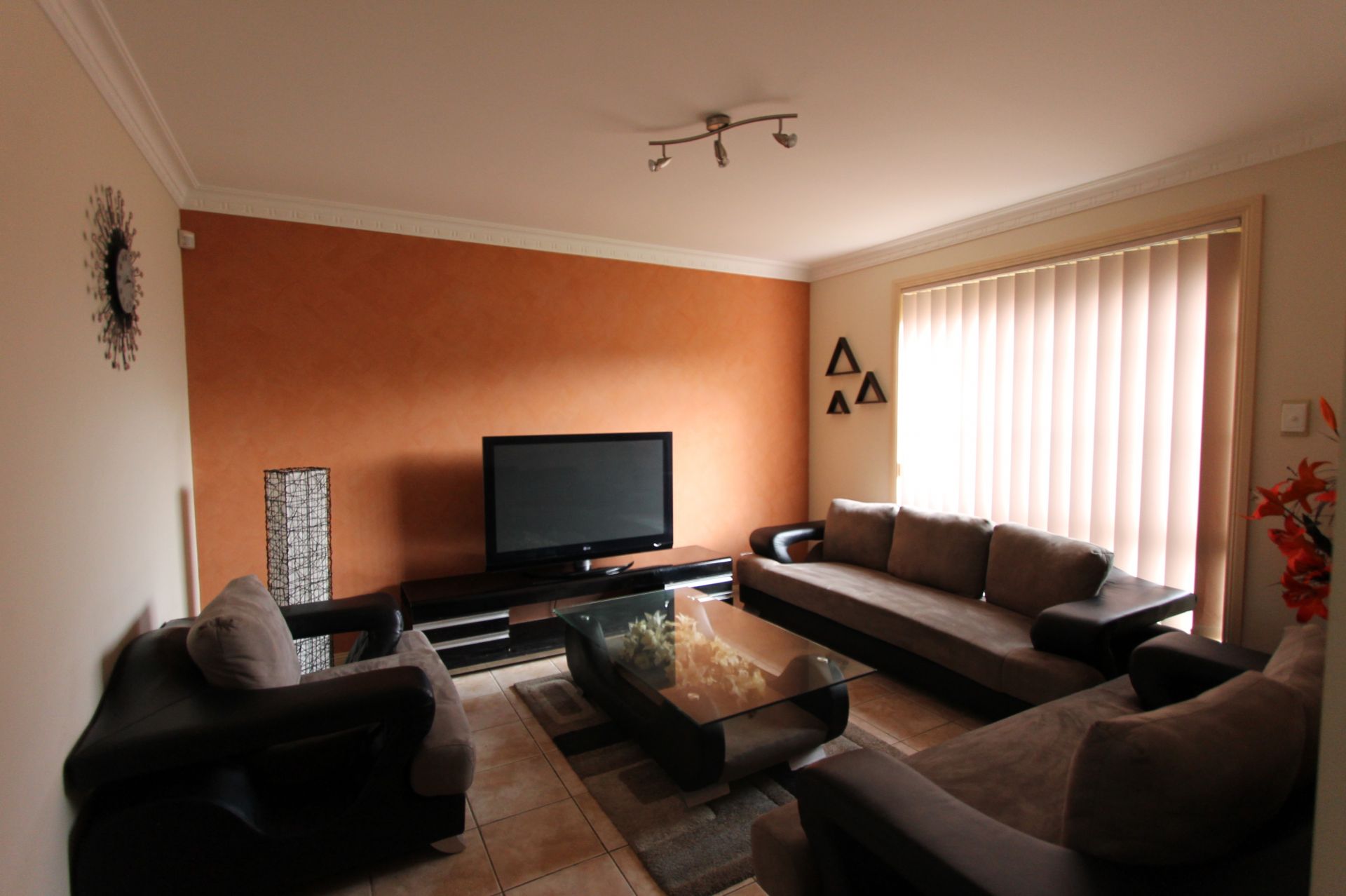 LOOK NO FURTHER!! SPACIOUS TOWNHOUSE IN HEART OF EPPING