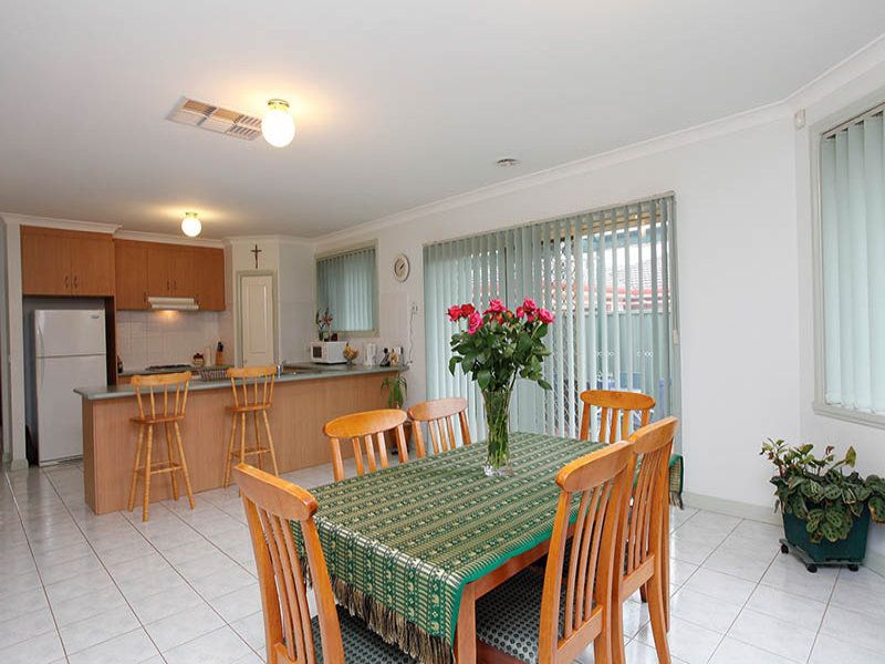 7 William Circuit, Caroline Springs - Thumbnail 6
