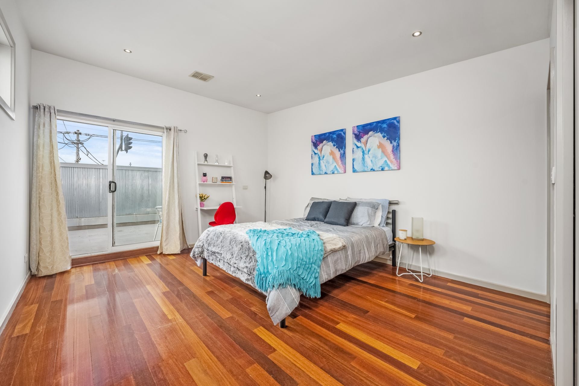 Unbeatable 4-bedroom townhouse!