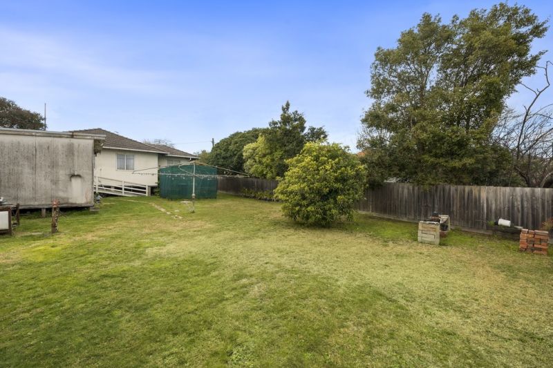 37 Jindabyne Avenue, Chadstone - Thumbnail 3