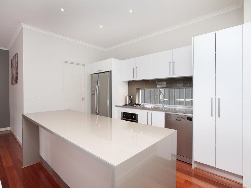 15 Damaine Circuit, Caroline Springs - Thumbnail 3