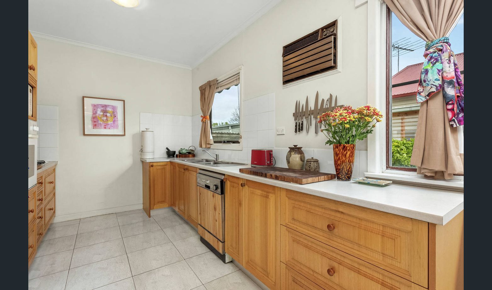 Modern Amenities On Thornbury Boarder