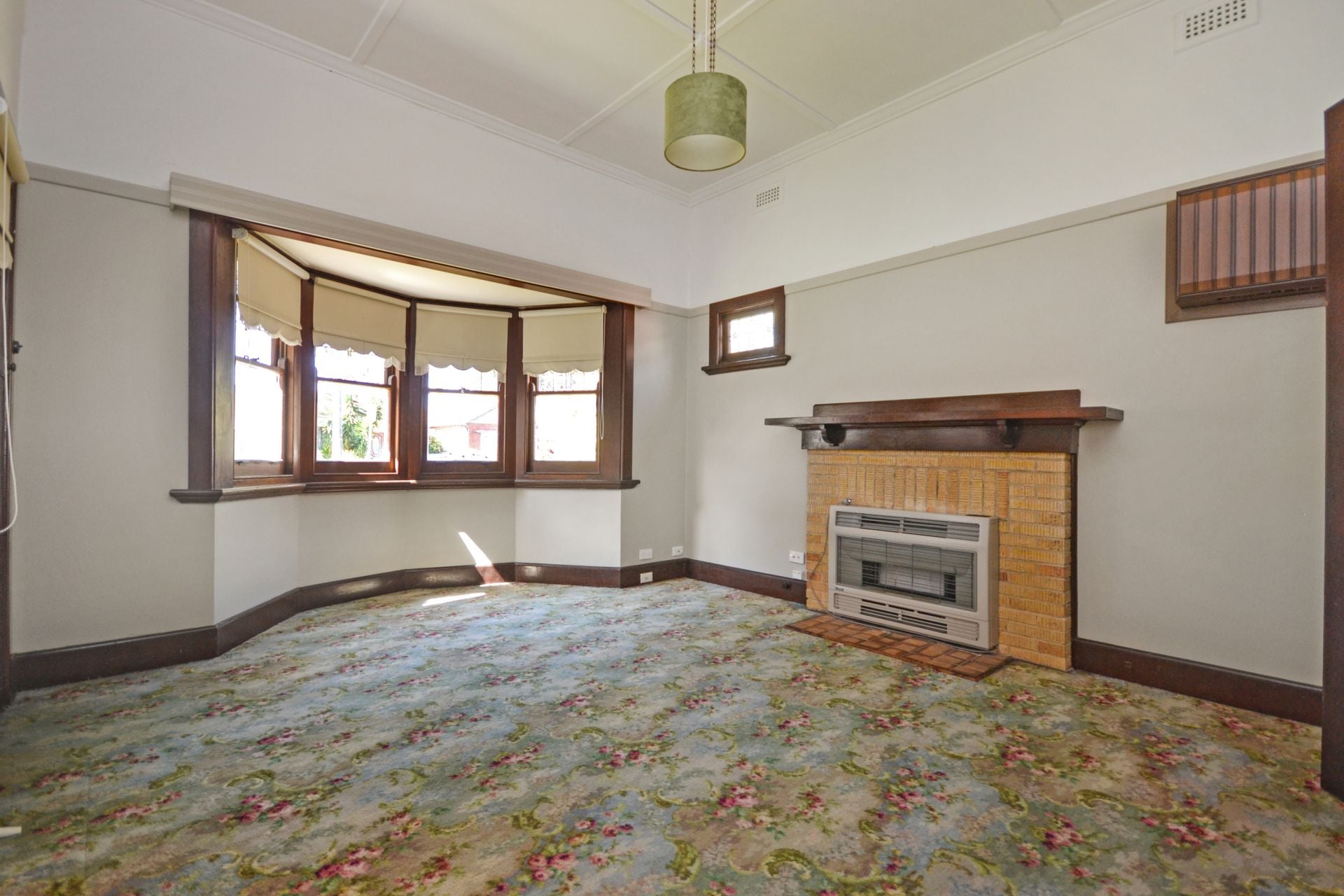 ELEGANT BEAUTY MATCHED WITH A FIRST CLASS LOCATION