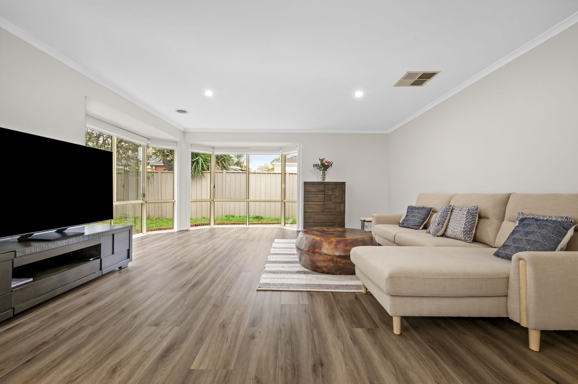 BEAUTIFUL FAMILY HOME- GREAT LOCATION