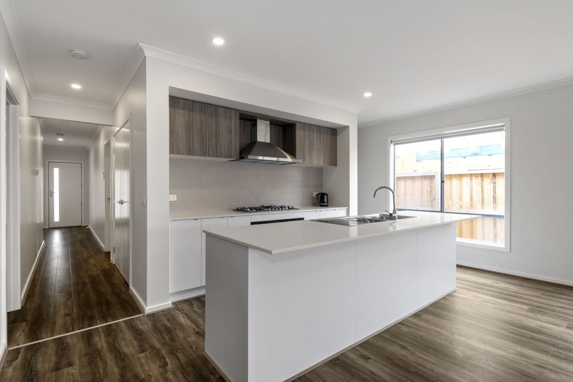 WALKING DISTANCE TO AURORA VILLAGE & HARVEST HOME PRIMARY SCHOOL