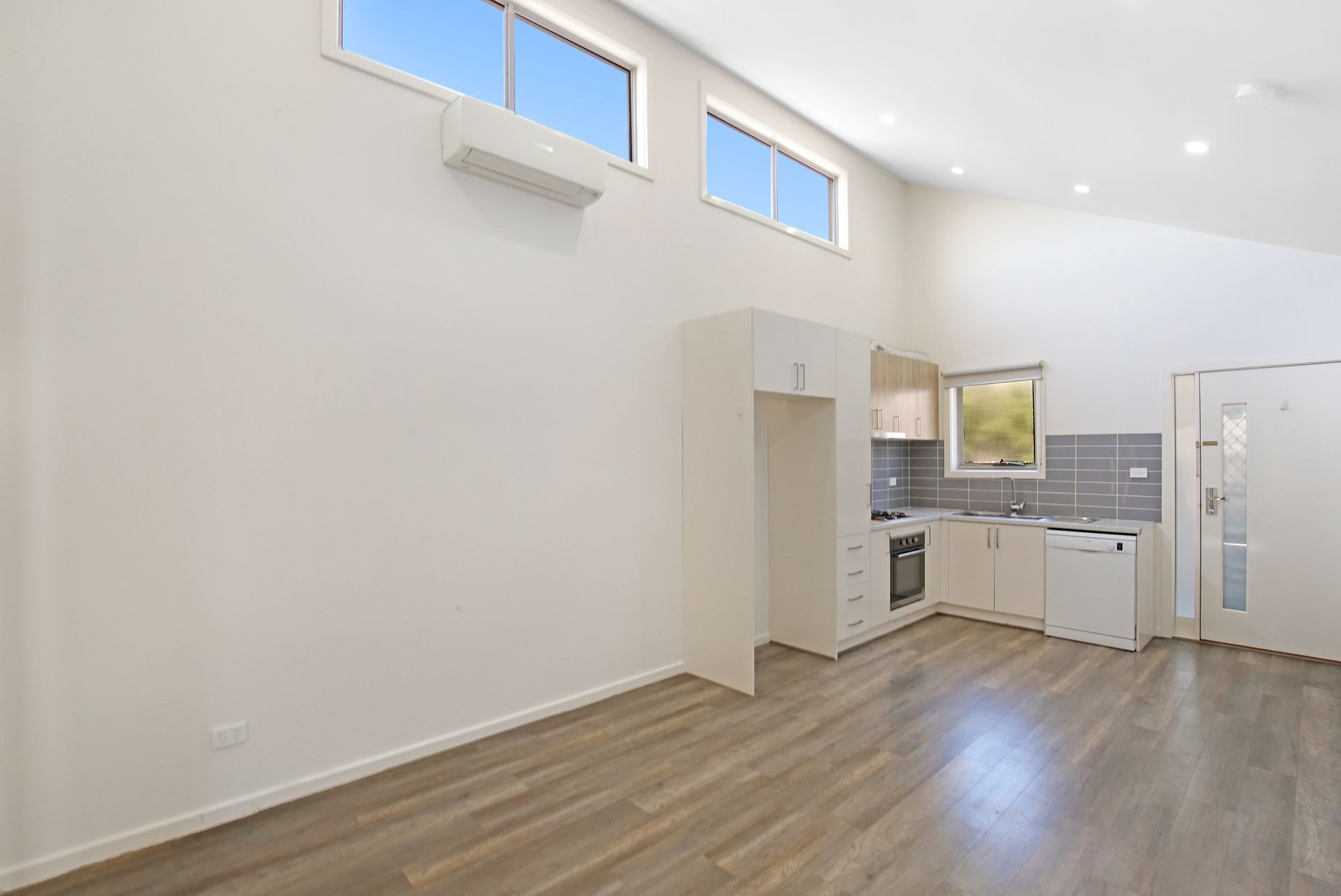 As New Unit in Great Location!