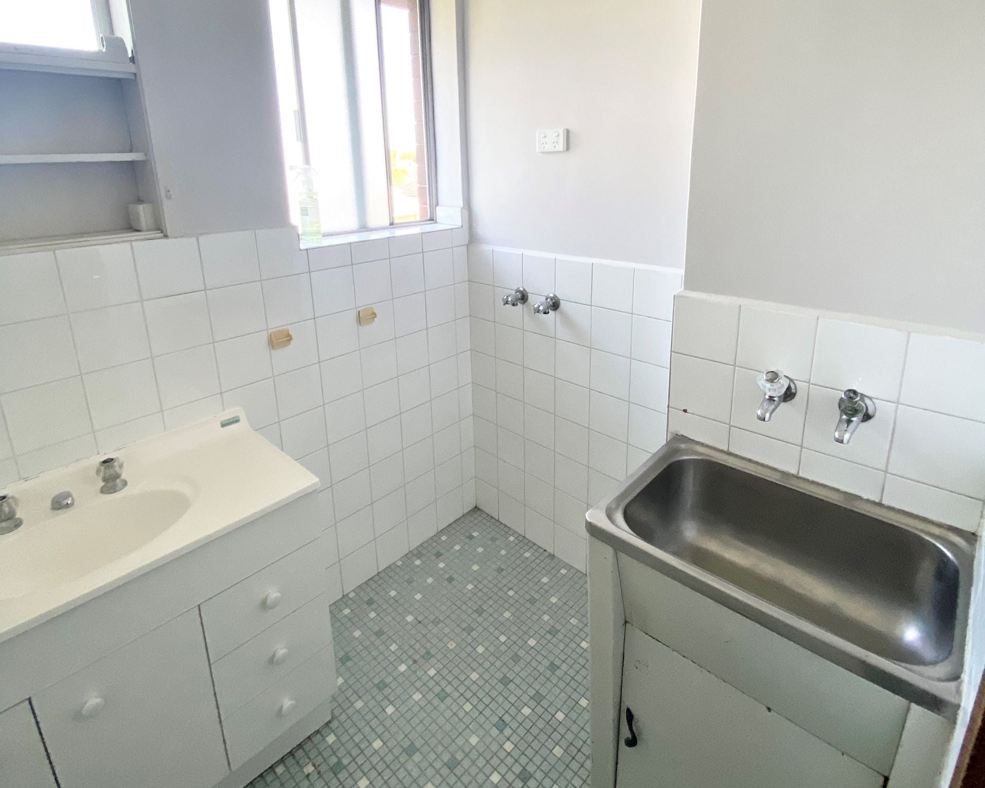 Large, updated 2 bedroom unit!