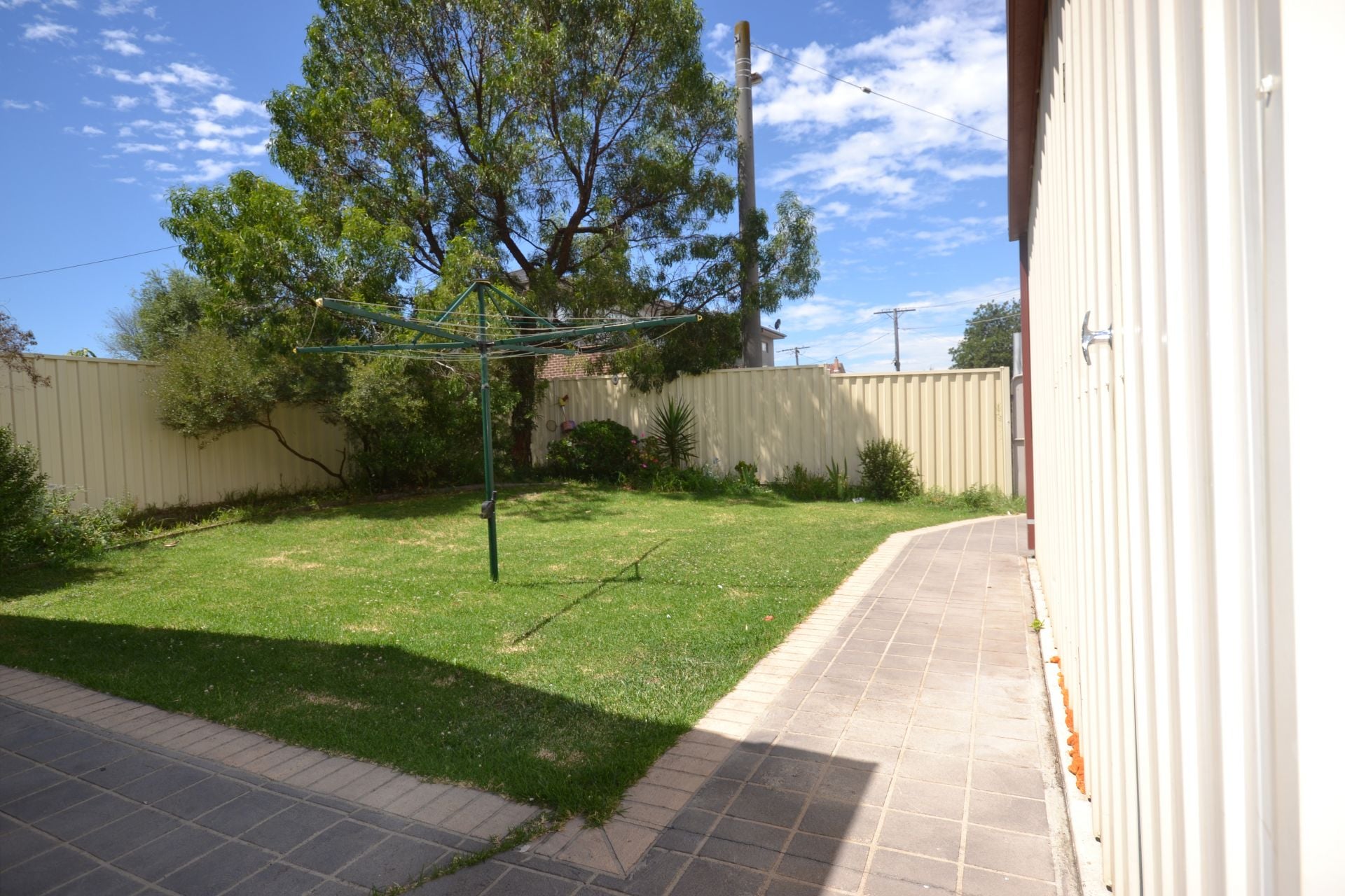 LARGE PLACE TO CALL HOME WITH AN ABUNDANCE OF SPACE!
