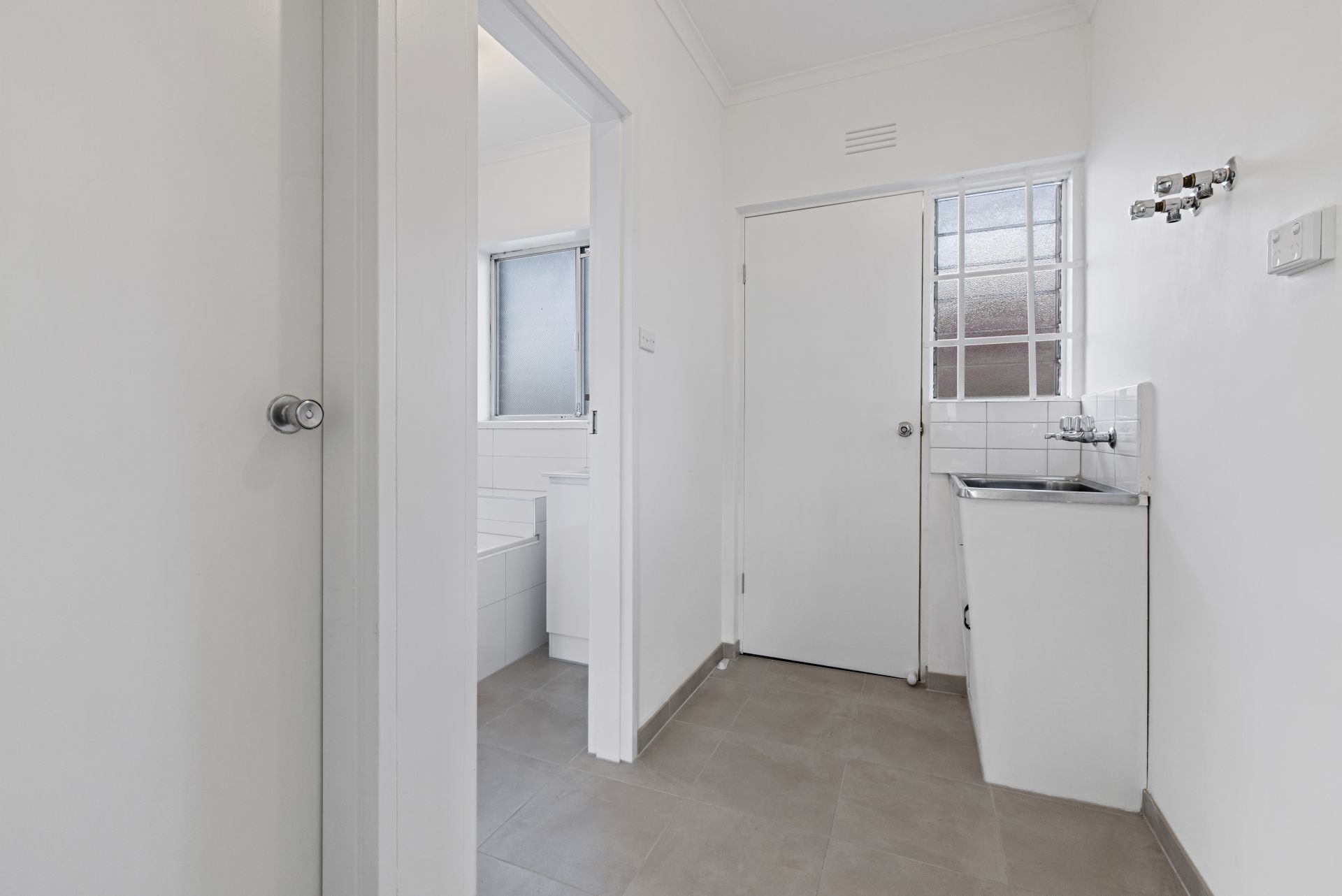 Stylish 2-Bedroom Unit in Prime Thomastown Location!