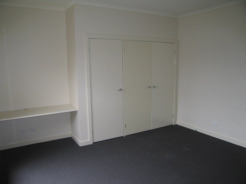DELIGHTFUL 1 BEDROOM + STUDY!