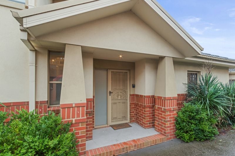 2/46 Storey Road, Reservoir