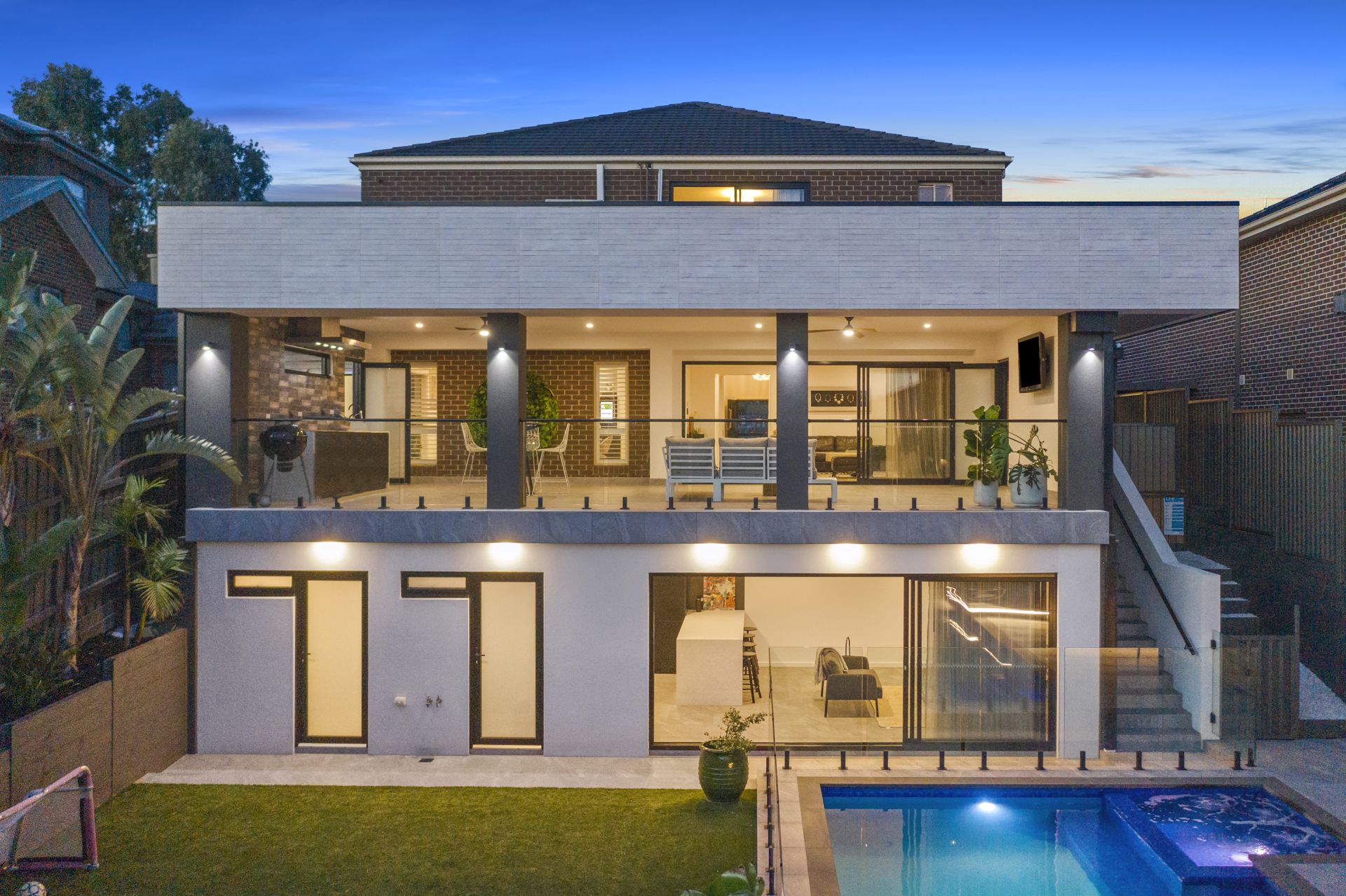THE ULTIMATE ENTERTAINER - COMPLETE FAMILY PACKAGE