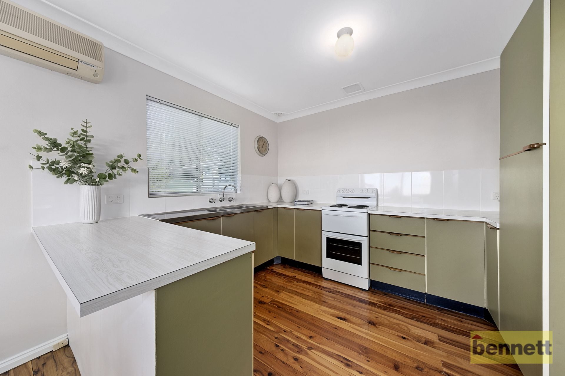 299 Lieutenant Bowen Drive, Bowen Mountain - Thumbnail 7