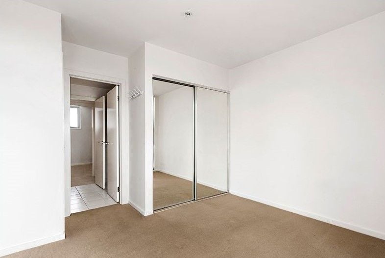 Elegance, Modern & Perfectly Located!