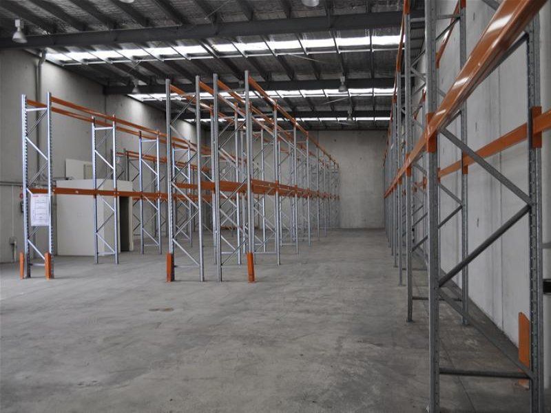 EXCELLENT WAREHOUSE FACILITY WITH PALLET RACKING