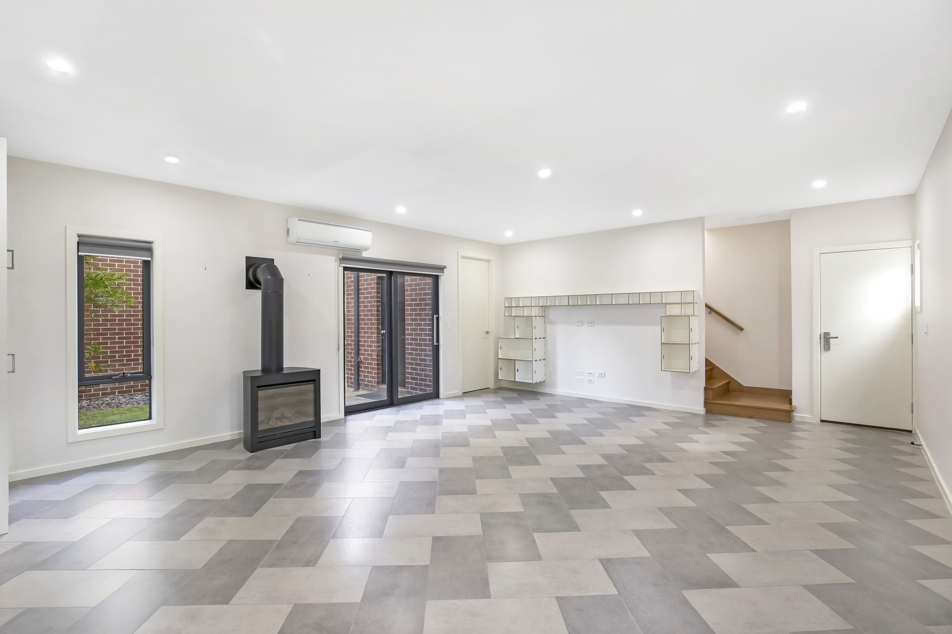 Lovely Townhouse in Convenient Location!