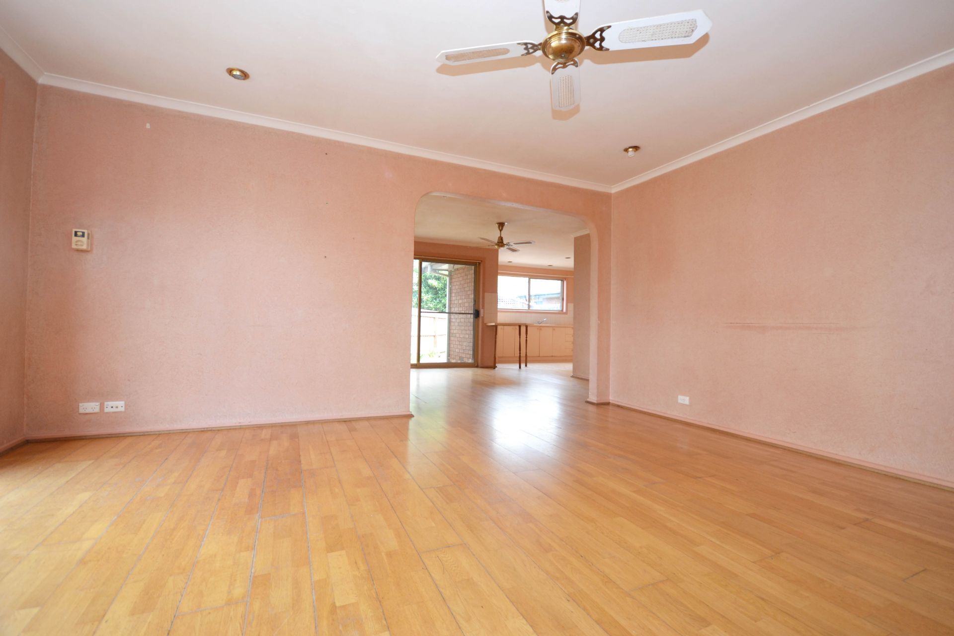 THREE BEDROOM BRICK VENEER HOME!