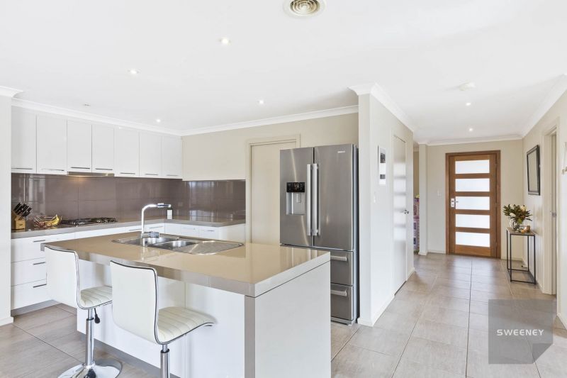 8 Kyle Way, Bacchus Marsh - Thumbnail 2