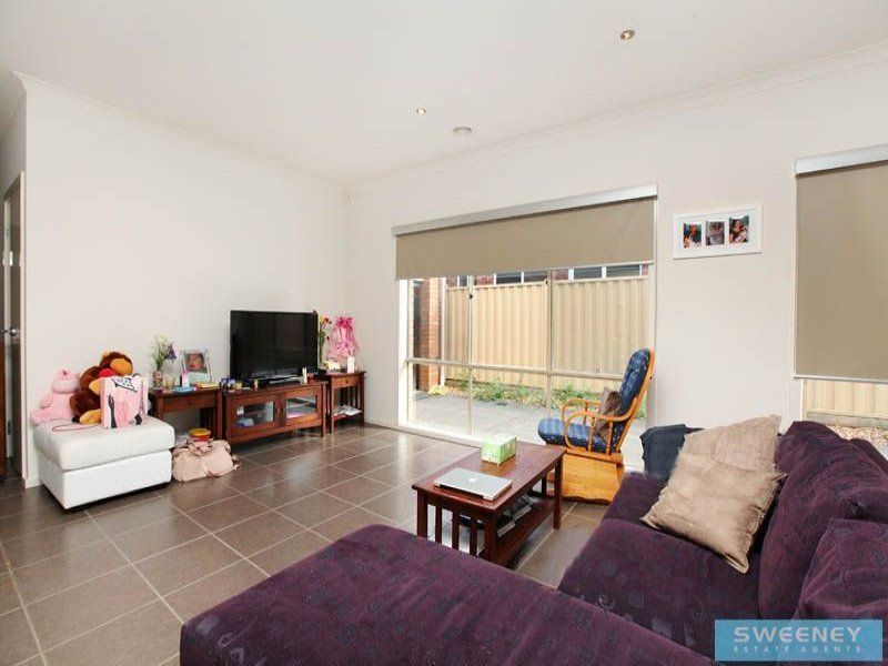 18 Clementson Drive, Caroline Springs - Thumbnail 6