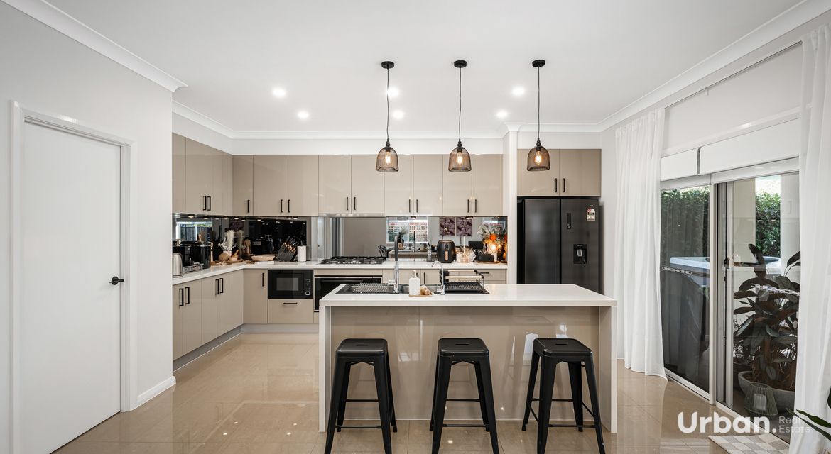 Colebee 19 Burringoa Crescent