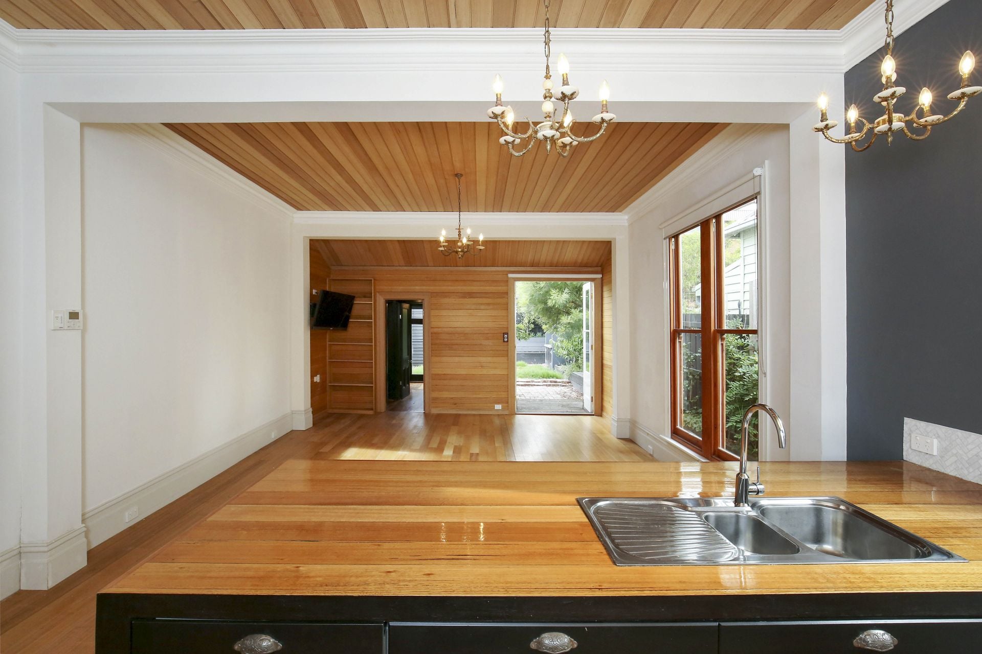 CAPTIVATING MODERN VICTORIAN