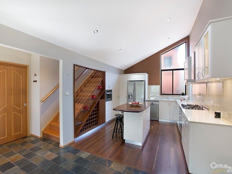 18 Dillwynnia Grove, HEATHCOTE, Heathcote - Thumbnail 4