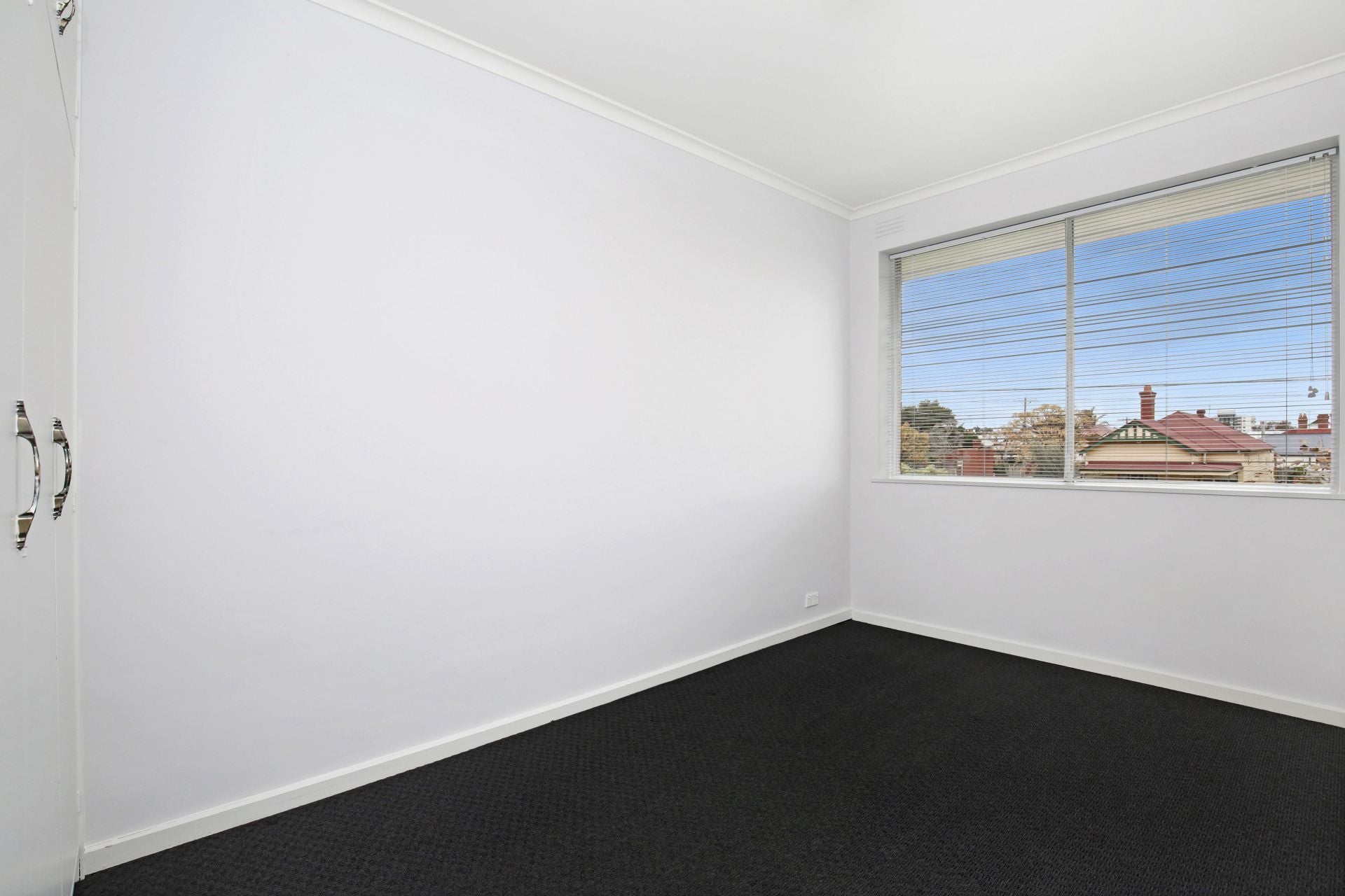 Spacious Two Bedroom Apartment in Great Location!