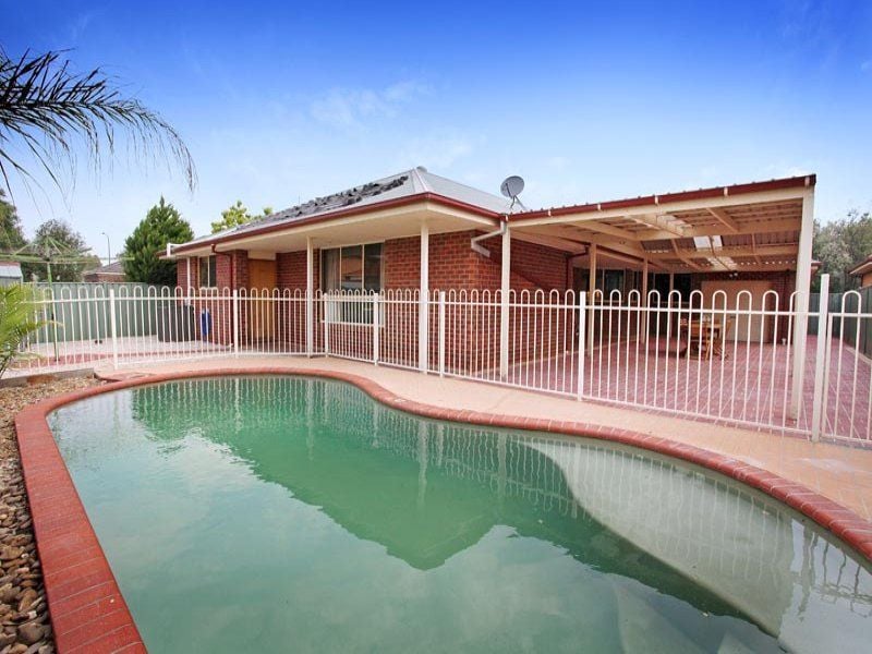 8 Northampton Crescent, Caroline Springs - Thumbnail 2
